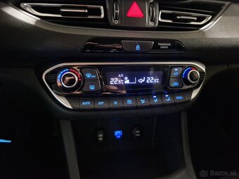 Hyundai i30 combi family 1.5i DPi 81kW 48000km facelift CW - 16