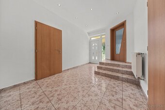 4-IZBOVÝ RODINNÝ DOM S GARÁŽOU, ZIMNOU ZÁHRADOU A PIVNICOU - 16