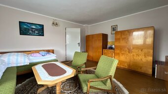 Zachovalý rodinný dom s krásnou záhradou a letnou kuchyňou v - 16