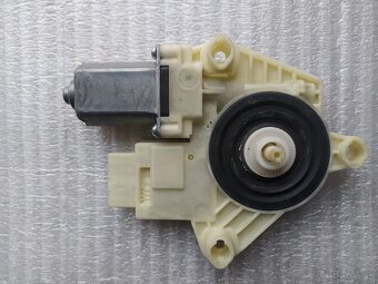 Motorček stahovania okná Škoda Octavia 3 Rapid VW Golf 7 - 16