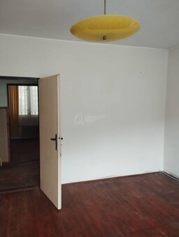 Predaj: RD v pôvodnom stave so záhradou a garážou v Divinke- - 16
