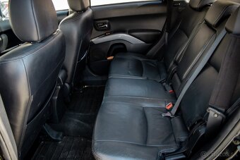 Mitsubishi Outlander - 16