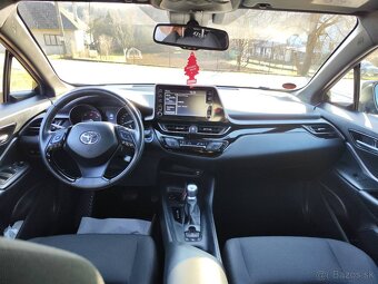 Toyota C-HR 1.8 Hybrid E-CVT rok 2021 - 16