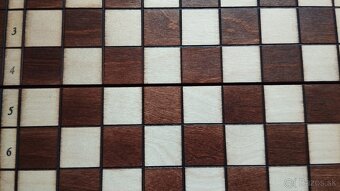 Menší dřevěné vyřezávané šachy 31x31, nepoužité - 16