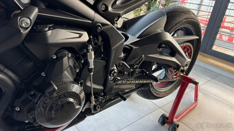 Triumph Street Triple RS - 16