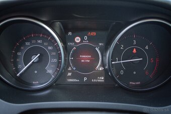 Jaguar E-Pace 2.0 I4 S AWD A/T - 16