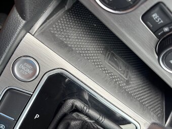Volkswagen Passat Variant 2.0 TDI EVO Elegance DSG - 16