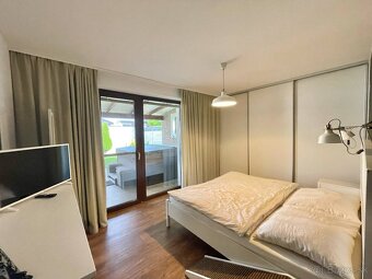 Na predaj moderná štýlová novostavba s garážou a pozemkom - 16