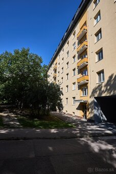 Sibírska -3. izbový, priestranný byt s balkonom - 16
