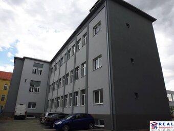 MASARYKOVA: VOĽNÉ NEBYTOVÉ priestory s UMÝVADLOM cca 23 m2 - - 16