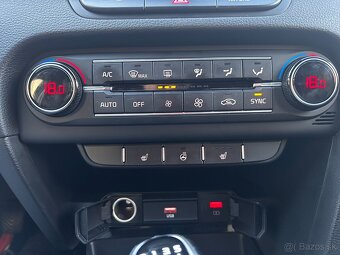 Kia Ceed SW 2021 1.4 T-GDi + LED - 16