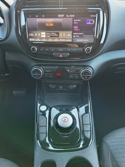Kia e-Soul AC 150 Platinum 64kWh 450km dojazd - 16