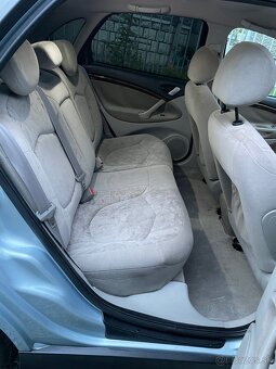 Predám Citroën C5 2,2 HDi (98kw) vo výbave Exclusive. - 16