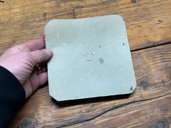 Staré Vianočné ozdoby s lampiónom a káblami. - 16