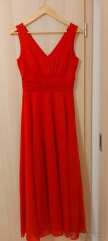 Krásne červené spoločenské šaty - 16