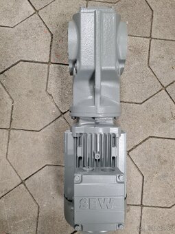 Predám priamu a šnekové prevodovky SEW - 16