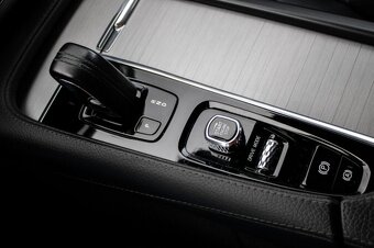 Volvo XC90 2.0 B5 Drive-E AWD A/T (2019) - 16