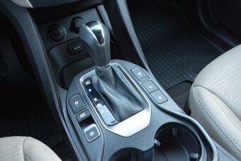 Hyundai Grand Santa Fe 2.2 SR voz, 7 miest, Automat - 16