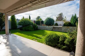 ZNÍŽENÁ CENA Nádherný rodinný dom s nádychom luxusu - 16