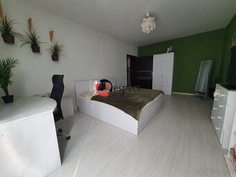 Veľkometrážny rodinný dom s hosťovským domom - 16