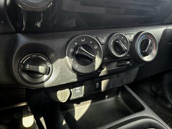 Toyota Hilux 2.4 L D-4D 4x4 - 16