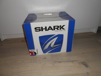 Predam krasnu novu moto prilbu znacky SHARK EVO GT SEAN - 16