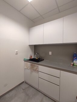 Priestor vhodný na fyzio, masáže, kliniku s parkovaním 394m2 - 16