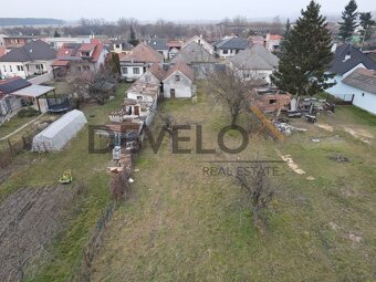 Dve stavebne parcely s rozhlohou 2025 m² s rodinnym domom - 16