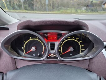 Ford Fiesta 1.25i 60 kW 5°manuál - 16