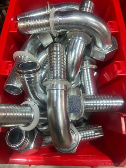 V ponuke hydraulické komponenti - 16