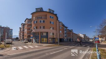 Dizajnový 3 izbový byt na predaj s garážovým státím - centru - 16