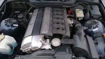 BMW 320 i rok 1993 - 16