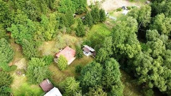 POZEMOK NA POLOSAMOTE PRI LESE S POTOČIKOM/PSTRUHY,RAKY/ 312 - 16