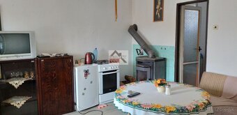 Rodinný dom - priestranný, dvojgeneračný, investičná príleži - 16