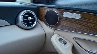 Mercedes-Benz C trieda Kombi 300 d A/T 4MATIC - 16