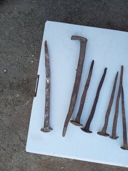 Kované klince klamre - 16