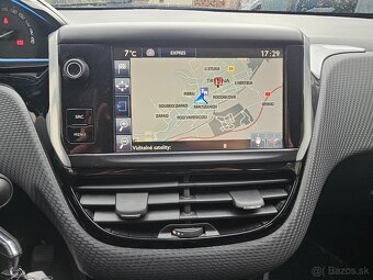 Peugeot 2008 1.2 Full výbava Allure ambilight - 16