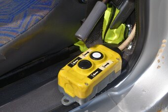 Nissan Cabstar trojstranný vyklápač s hydraulickou rukou - 16