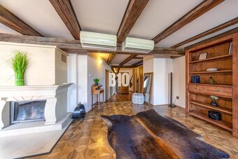 Jedinečný podkrovný mezonet v historickom Esterháziho paláci - 16