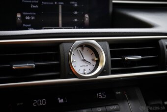 Lexus RC 300h Luxury - 16