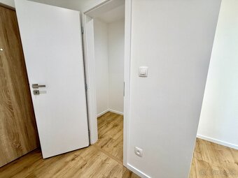 NOVÁ REKONŠTRUKCIA Veľký 2-izbový byt, loggia - 16