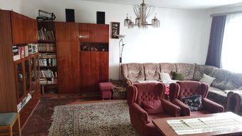 Priestranný dvojpodlažný rodinný dom v Pribeníku - 16