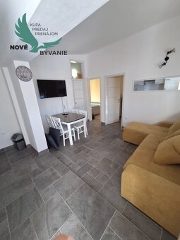Exluzívny dvojpodlažný dom  vo vyhľadávanej lokalite na ostr - 16