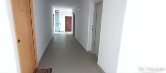 REZERVOVANÉ Moderný 3+1 Byt s balkónom v Lučenci - 16