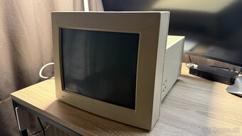 Apple Macintosh Performa 630 a Apple Monochrome display - 16