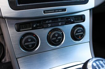 Volkswagen Passat Variant 2.0 FSI Highline - 16