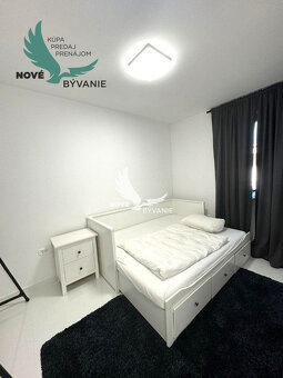 Luxusná novostavba vila s bazénom blízko mora a výhľadom na  - 16