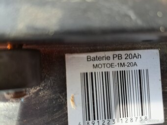 Elektrický skuter z dvoma batériami. - 16