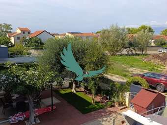 Chorvátsko - Na predaj dom s dvoma apartmánmi len 90 m od mo - 16