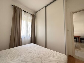 Zariadený 2,5 izbový apartmán s veľkou terasou / Chorvátsko - 16